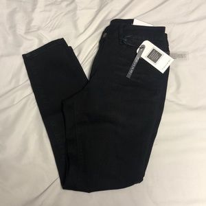 NWT Tahari Classic Skinny Jeans